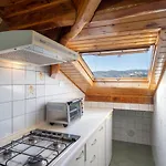 شقة Mansarda Elisabetta By Interhome *